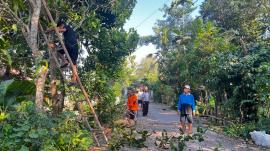 Kerja Bakti RT 37 Padukuhan Sayangan Bersihkan Lingkungan dan Pohon di Sekitar Jaringan Listrik*